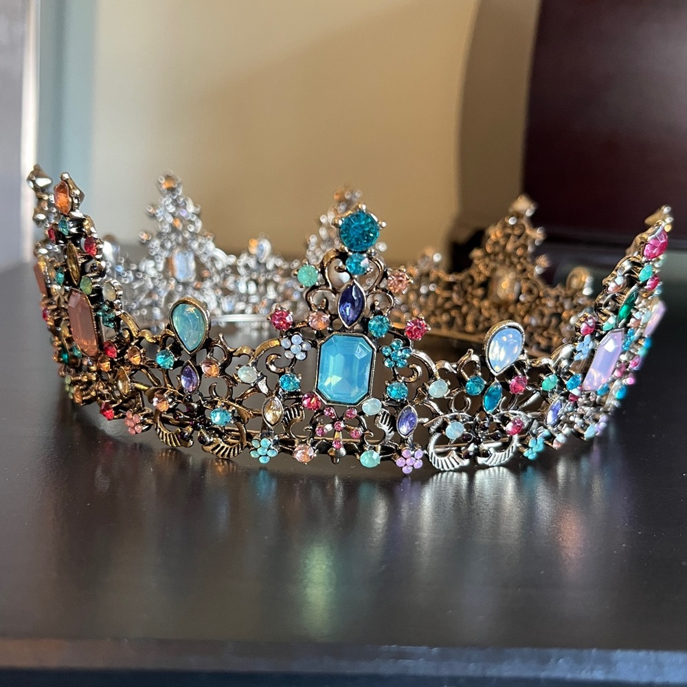 Multicoloured rhinestone crown. New. - Picture 14 of 16